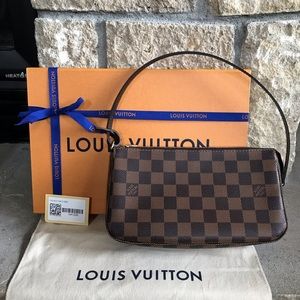 ❗️SOLD❗️Louis Vuitton DE Pochette Accessories  NM